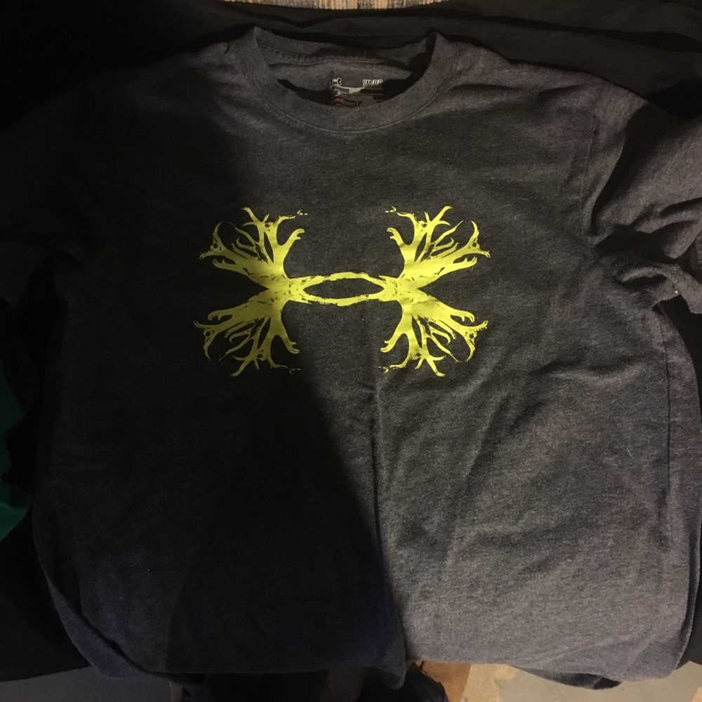 Under armour T-shirt barely worn